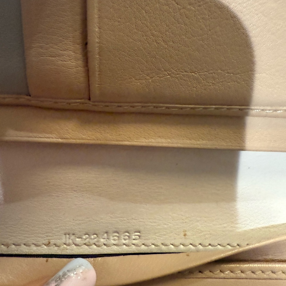 Salvatore Ferragamo Gancini leather beautiful dust rose wallet in chain  in EUC - Picture 8 of 16